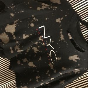 DISTRESSED NYC VINTAGE CROP SWEATSHIRT